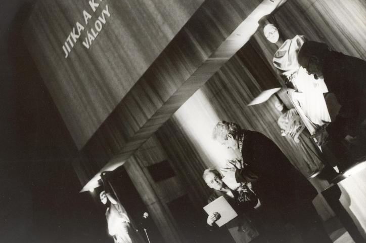 Jitka při předání ceny Ministerstva kultury Pavlem Dostálem, 2005, archiv sester Válových