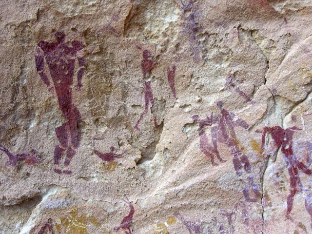 Rock paintings in the Sudanese desert, serving as inspiration to Jitka from 2007-11. Photo: Václav Cílek.